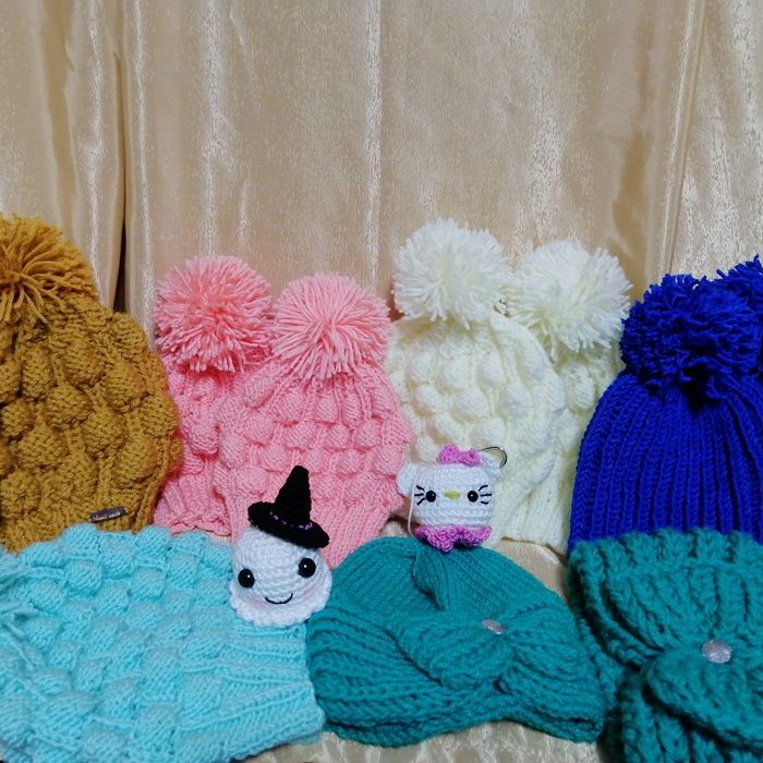 Căciulițe tricotate, adulți și copii