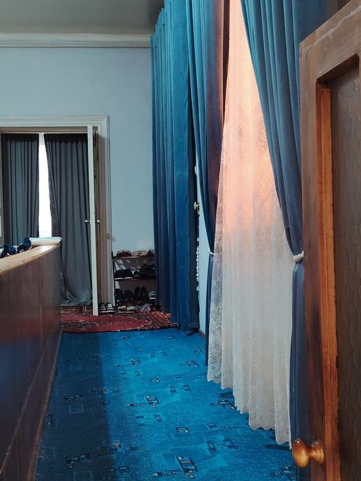 Hovli srochno sotiladi