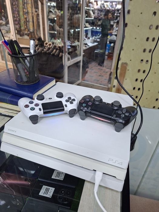 Ps 4 pro 1 tb 12 ta oyni bor