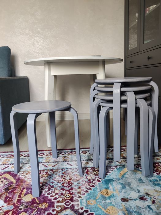 Кухонный стол с 5 табертками