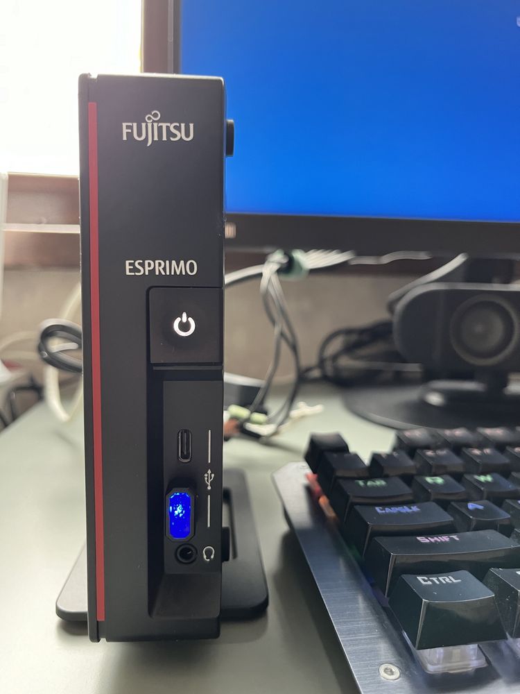 Продавам компютър Fujitsu Esprimo G5011