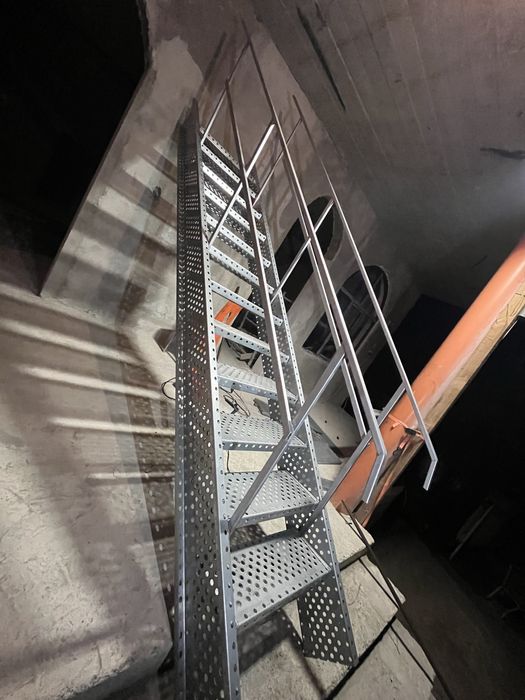 Scări metalice zincate