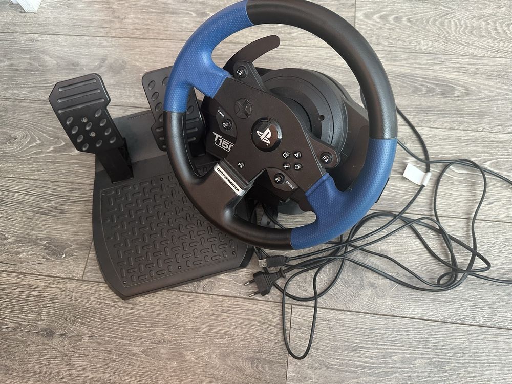 Volan cu pedale Thrustmaster T150 pentru PC, PS3 si PS4