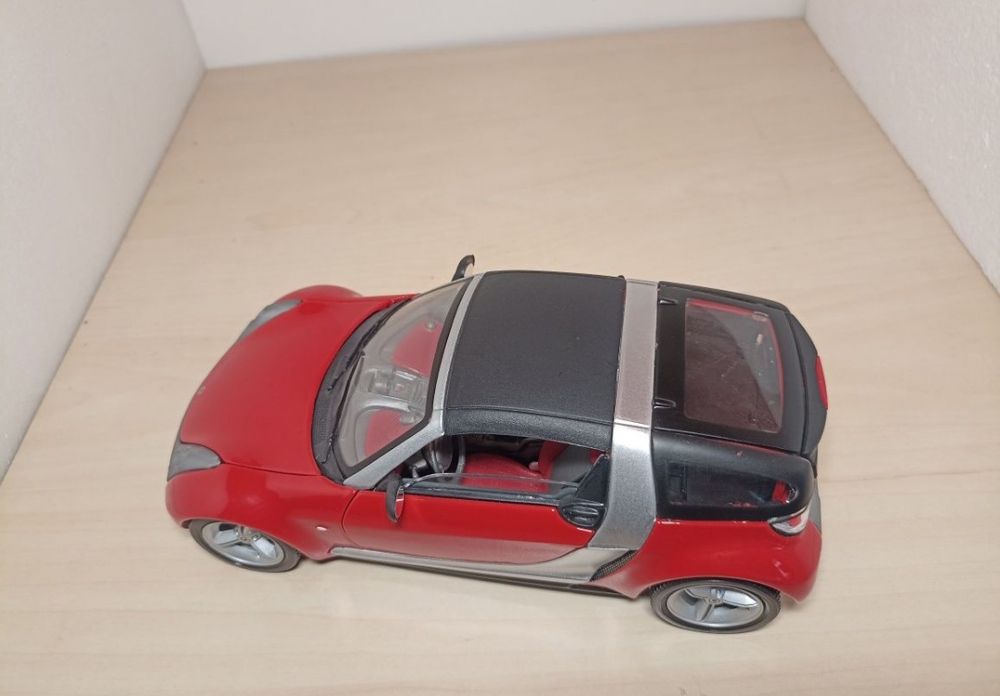 Smart 1:18
Scara 1:18
Bburago 

Pozele reflectă realitatea. Se vinde e