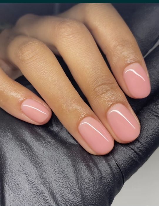 Manichiură și pedichiură semipermanentă.      Craiova  .