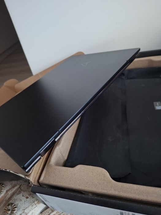 Asus Zenbook 14"  OLed 2.8K, Ryzen 7, 16Gb, 512Ssd, Iluminata
