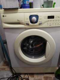 Продается стиральная машинка автомат марки LG.