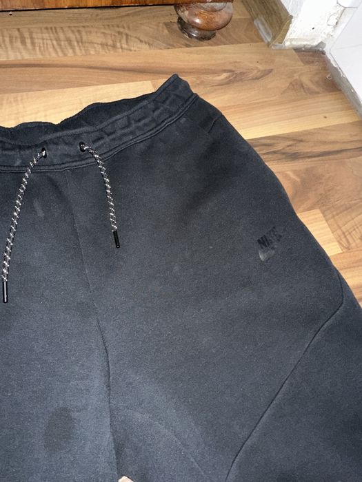Vand Pantaloni Nike Tech