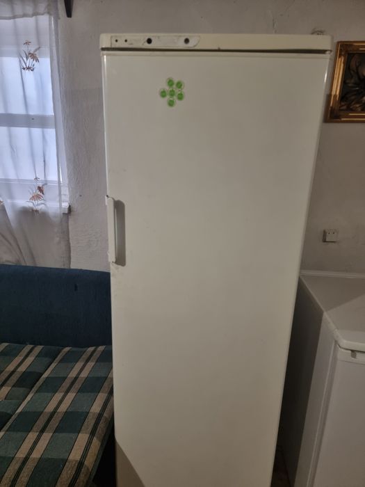 Отдам холодильник и софу