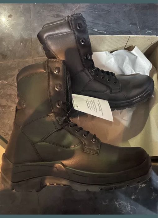 Черни кожени кубинки-полицейски.