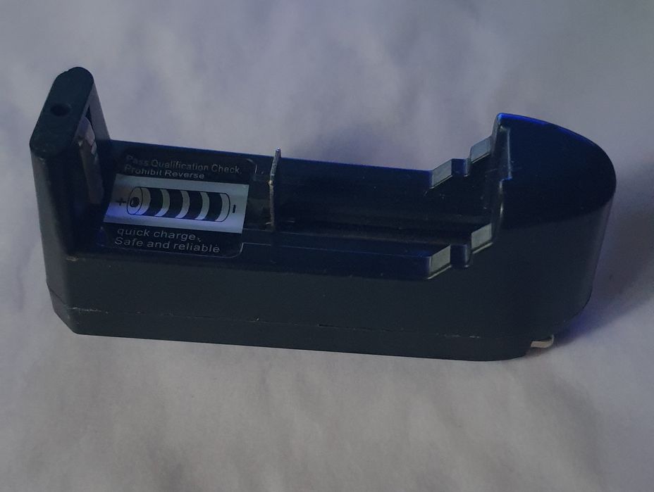 Продам зарядку универсал.