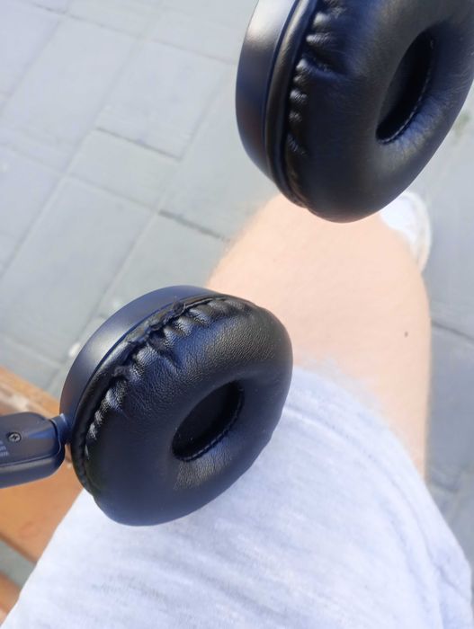 Vând căști defecte