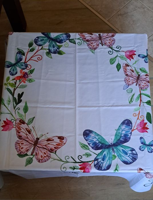 Памучна покривка с рязана бродерия