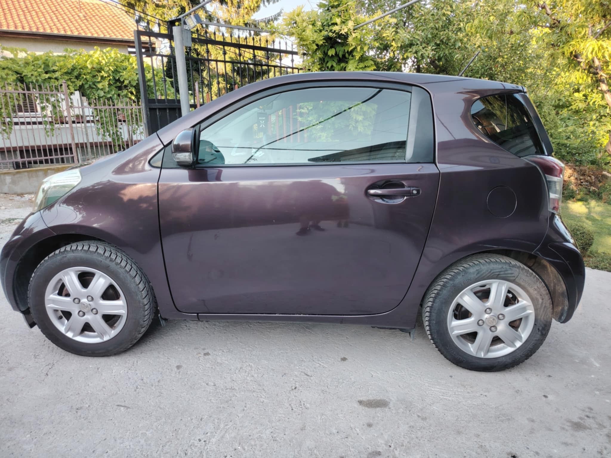 Автомобил Toyota IQ
