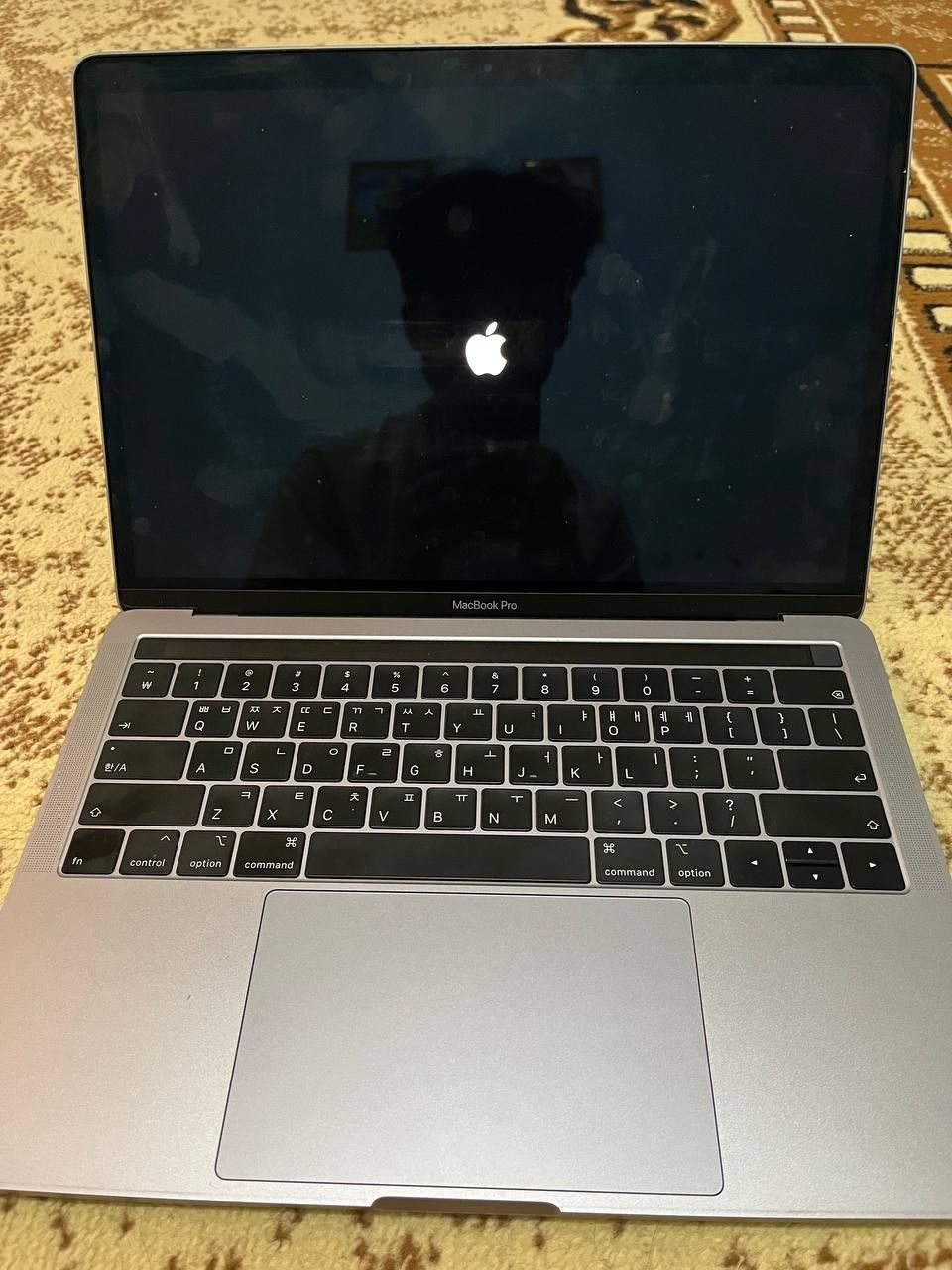 Macbook sotiladi