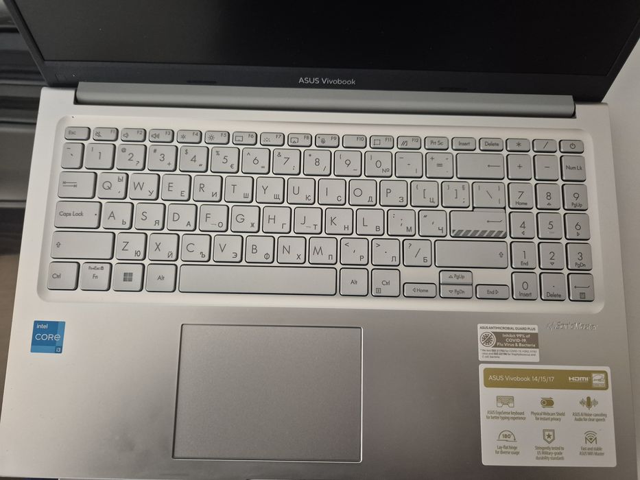 Продава се ASUS  VIVOBOOK  800лв