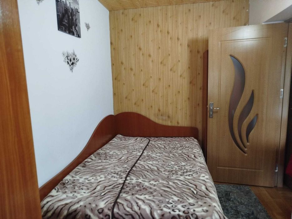 Vand apartament cu 3 camere semidecomandat