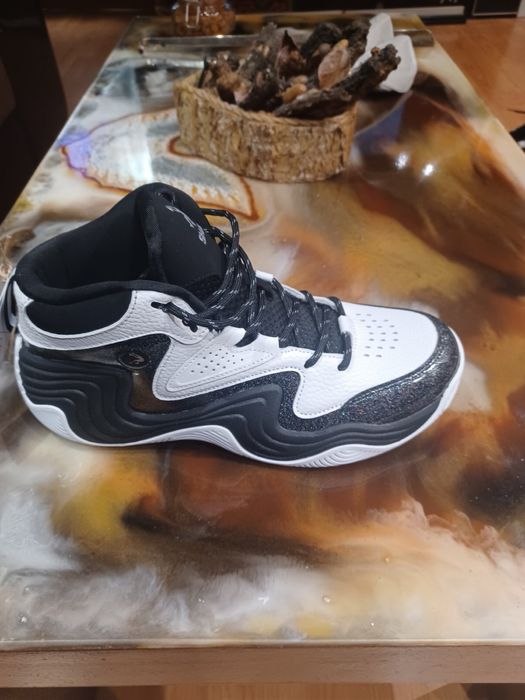 Чисто нови кецове SHAQ