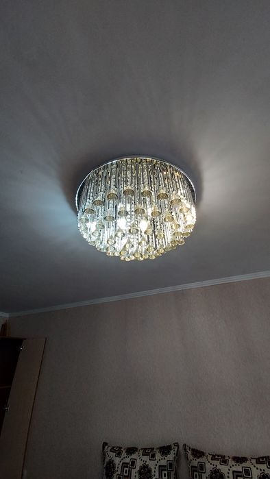 Продам люстру круглая