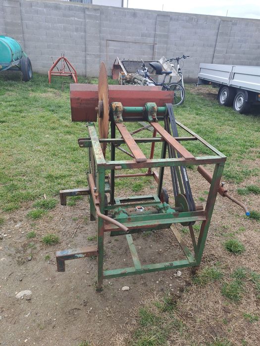 Vând circular de tăiat lemne