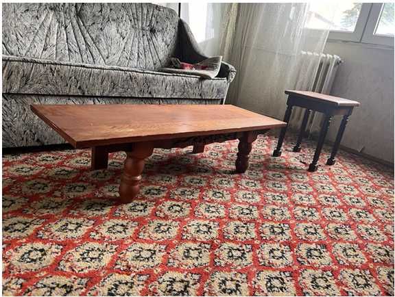 Măsuță de cafea și scăunel din lemn masiv – stil rustic