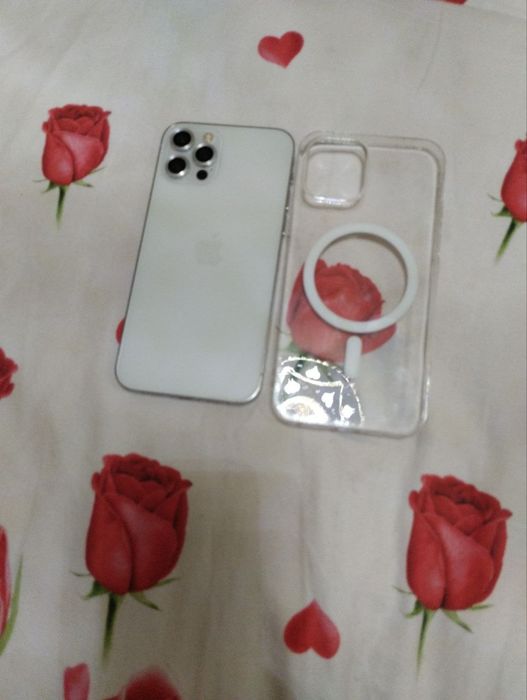 Iphone 12 pro sotiladi 460$ rangi oq ideal holatda