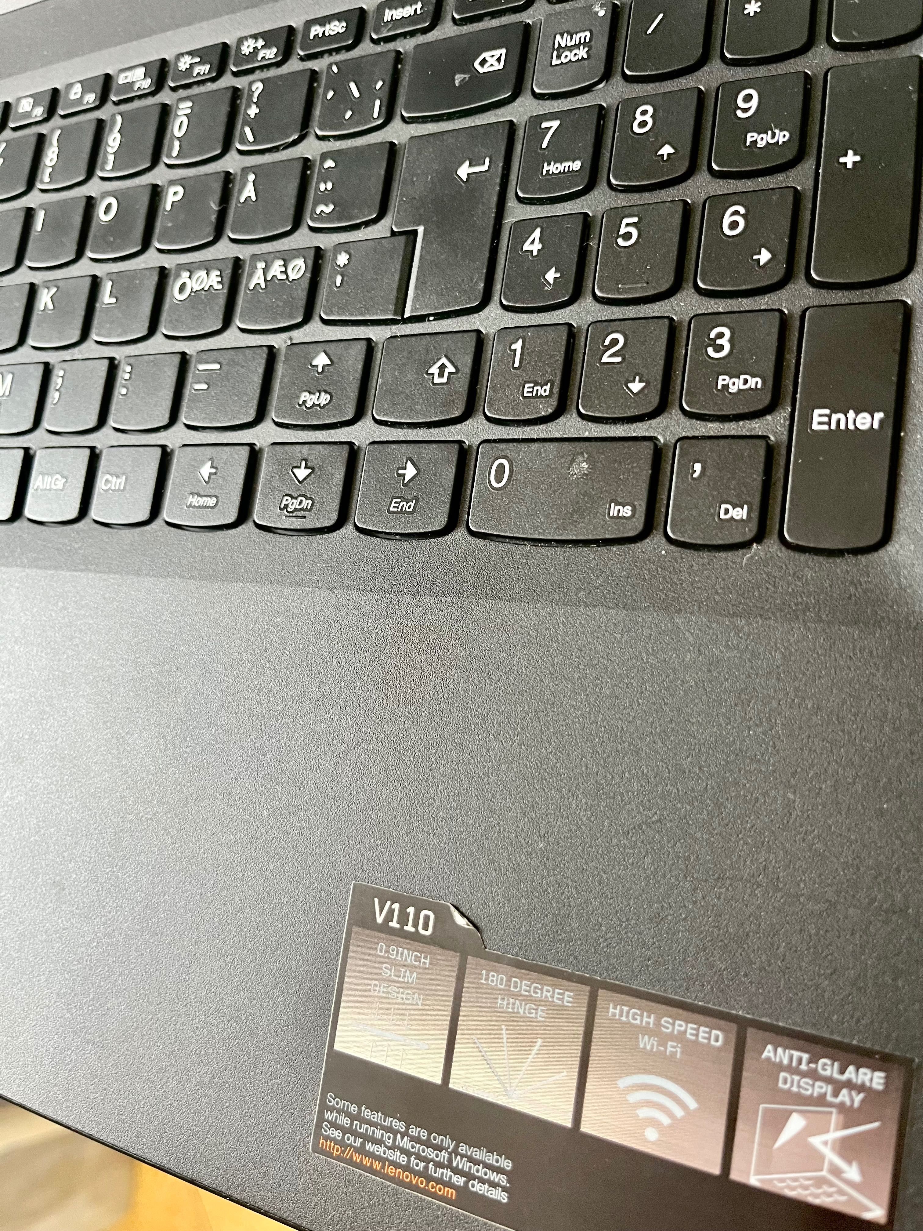 Продавам Лаптоп LENOVO  V 110 15