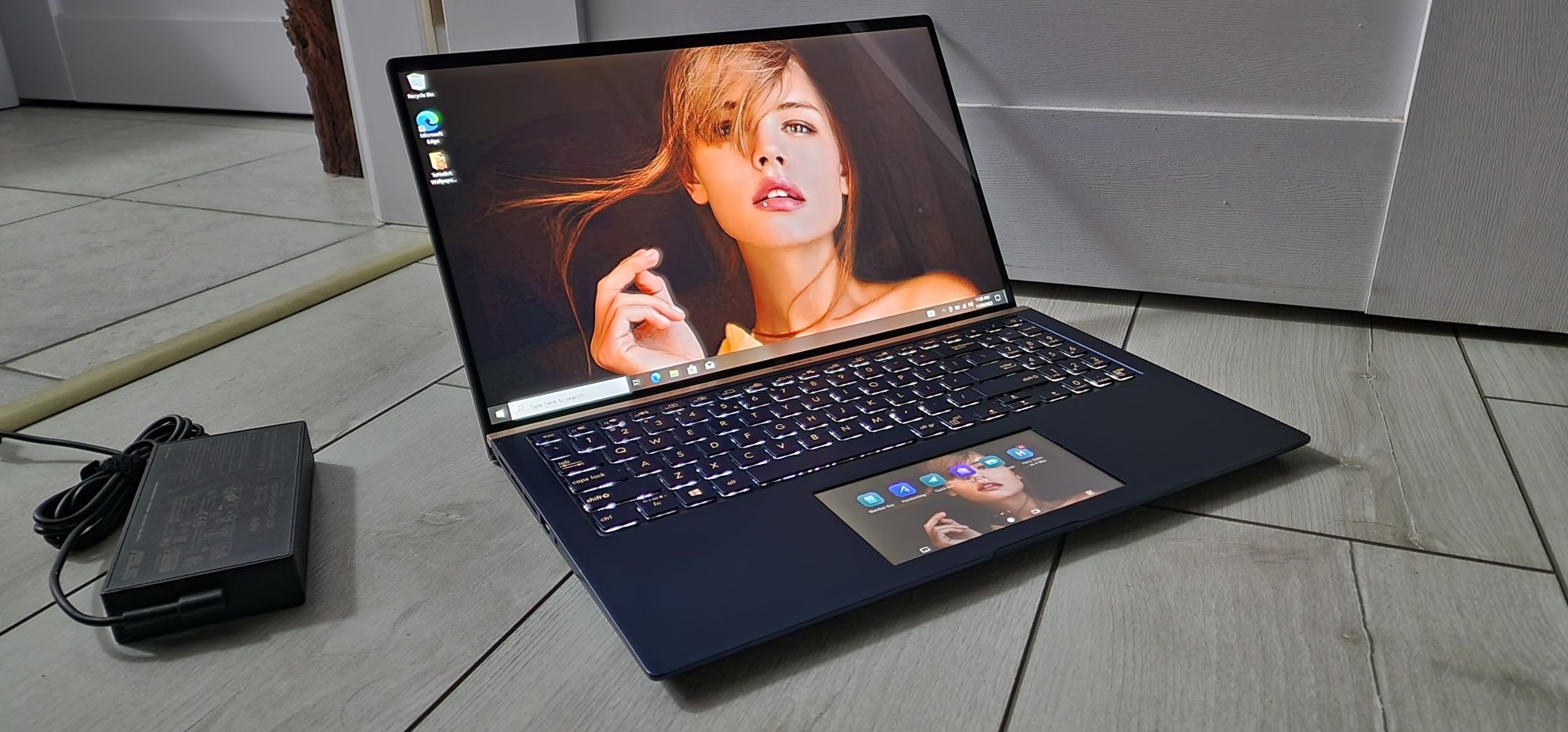 Laptop ZenBook Asus UX534F_4K UHD_I5 10210U, SSD 512GB, GTX 1650 Max-Q