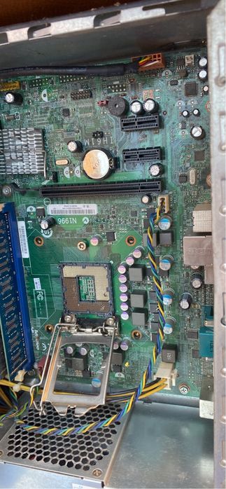 Pc defect.Pentru piese !