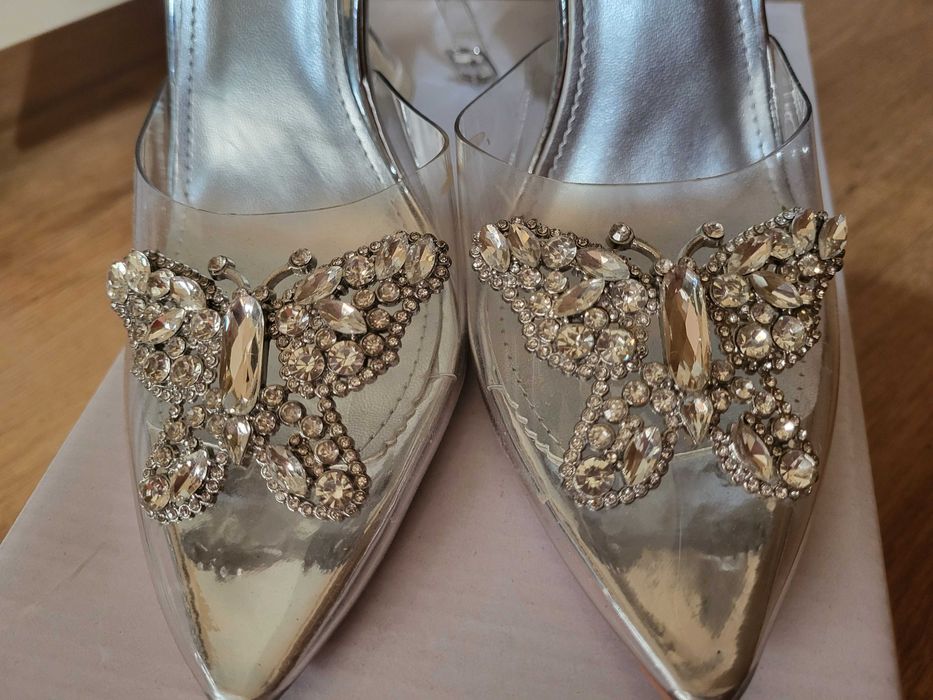 Дамски токчета с пеперуди