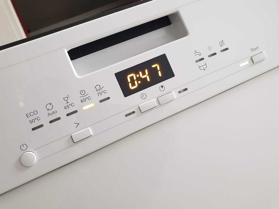 Съдомиялна Miele G5000 Active - 14 Комплекта - Частично Вграждане