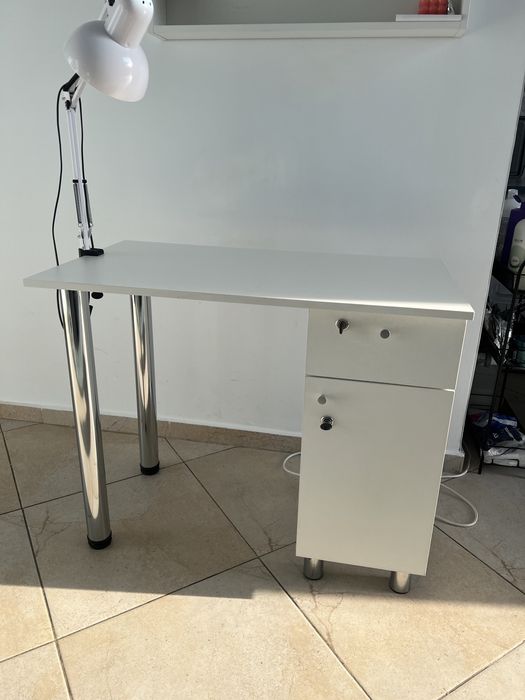 Стол для маникюра продам