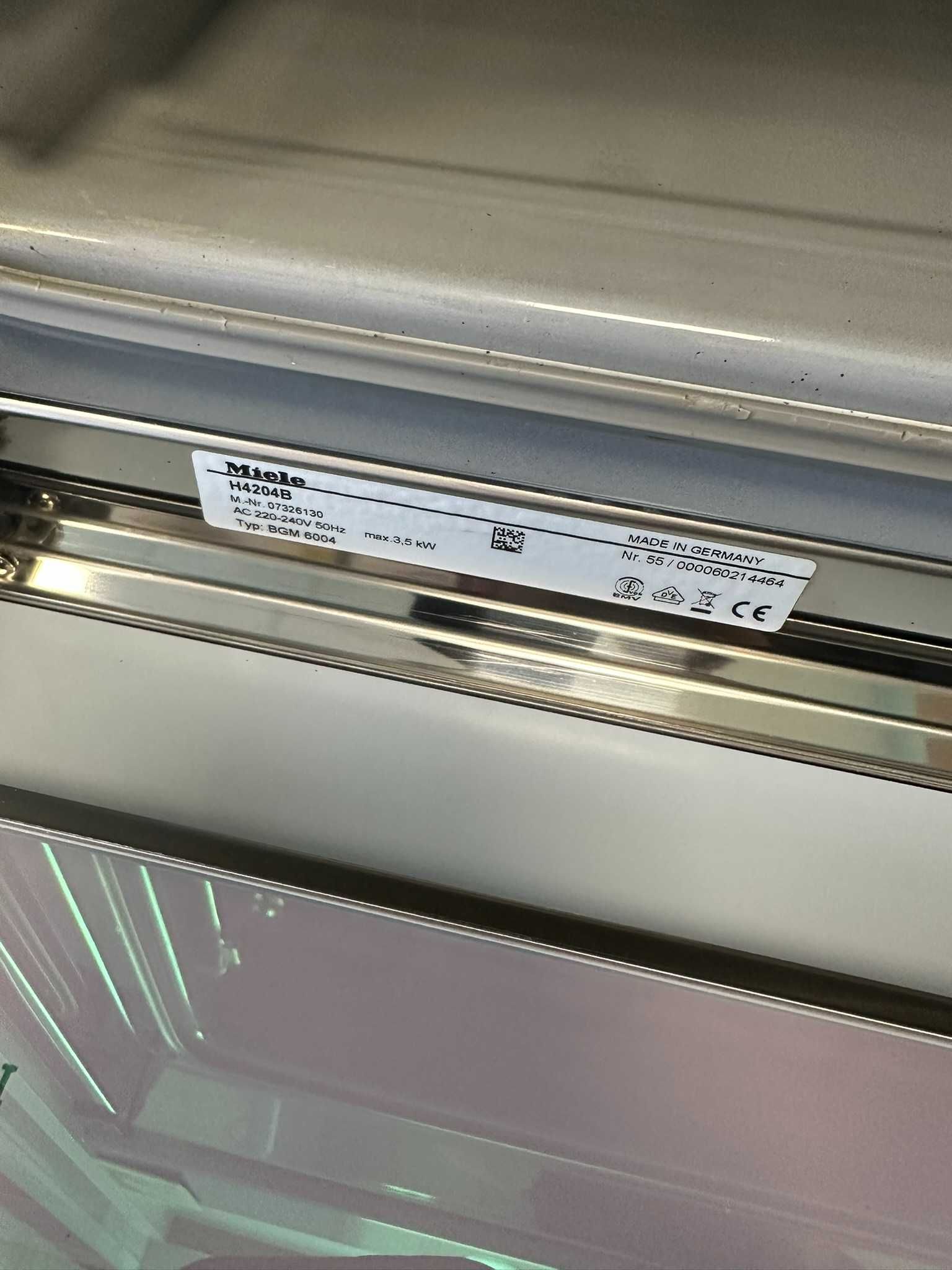 Фурна за вграждане Miele H 4204 B, употребявана
