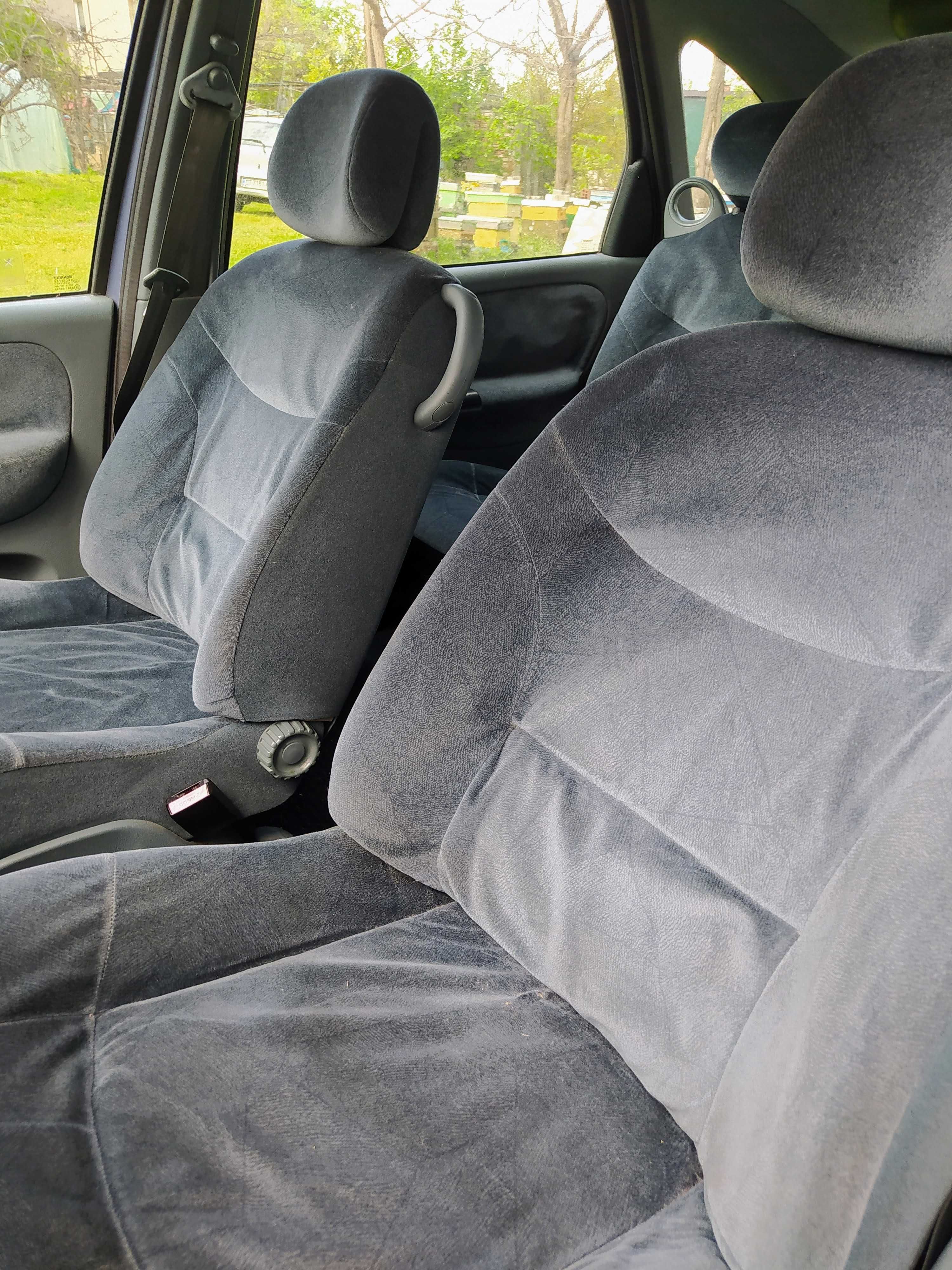 лек автомобил Renault Megan Scenic
