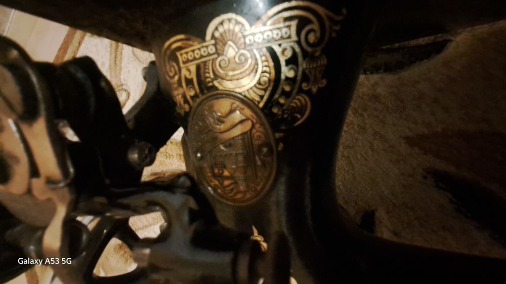 Vând masina de cusut Singer Model 15k