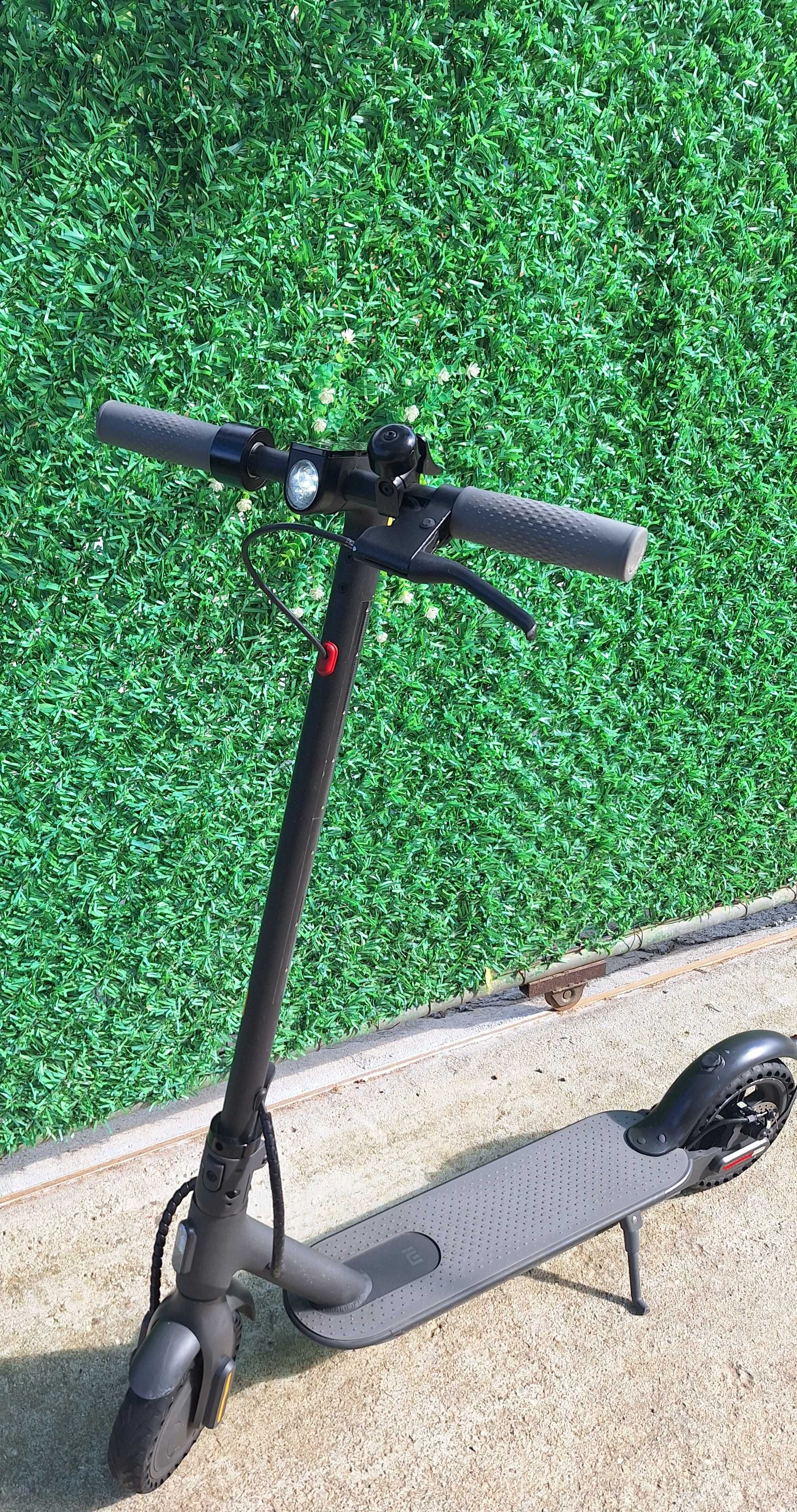 Електрическа тротинетка Xiaomi Mi Electric Scooter Pro 2