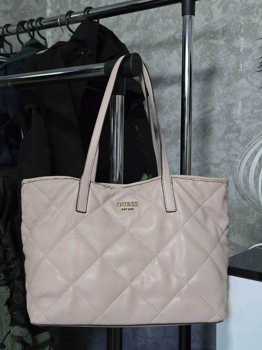 Guess оригинална дамска чанта