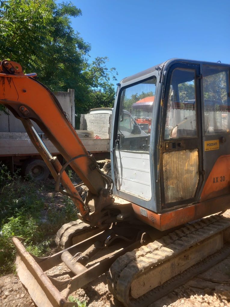 Vând Miniexcavator Airman AX30