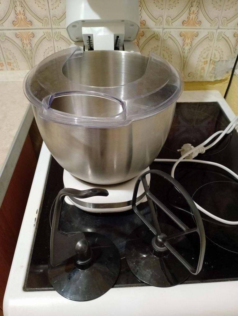 Кухненски робот  нов