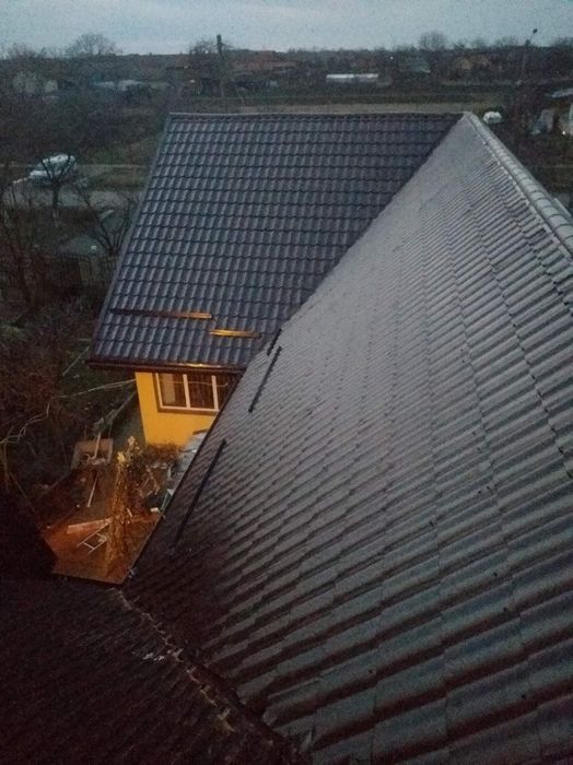 Executam acoperișuri și reparati