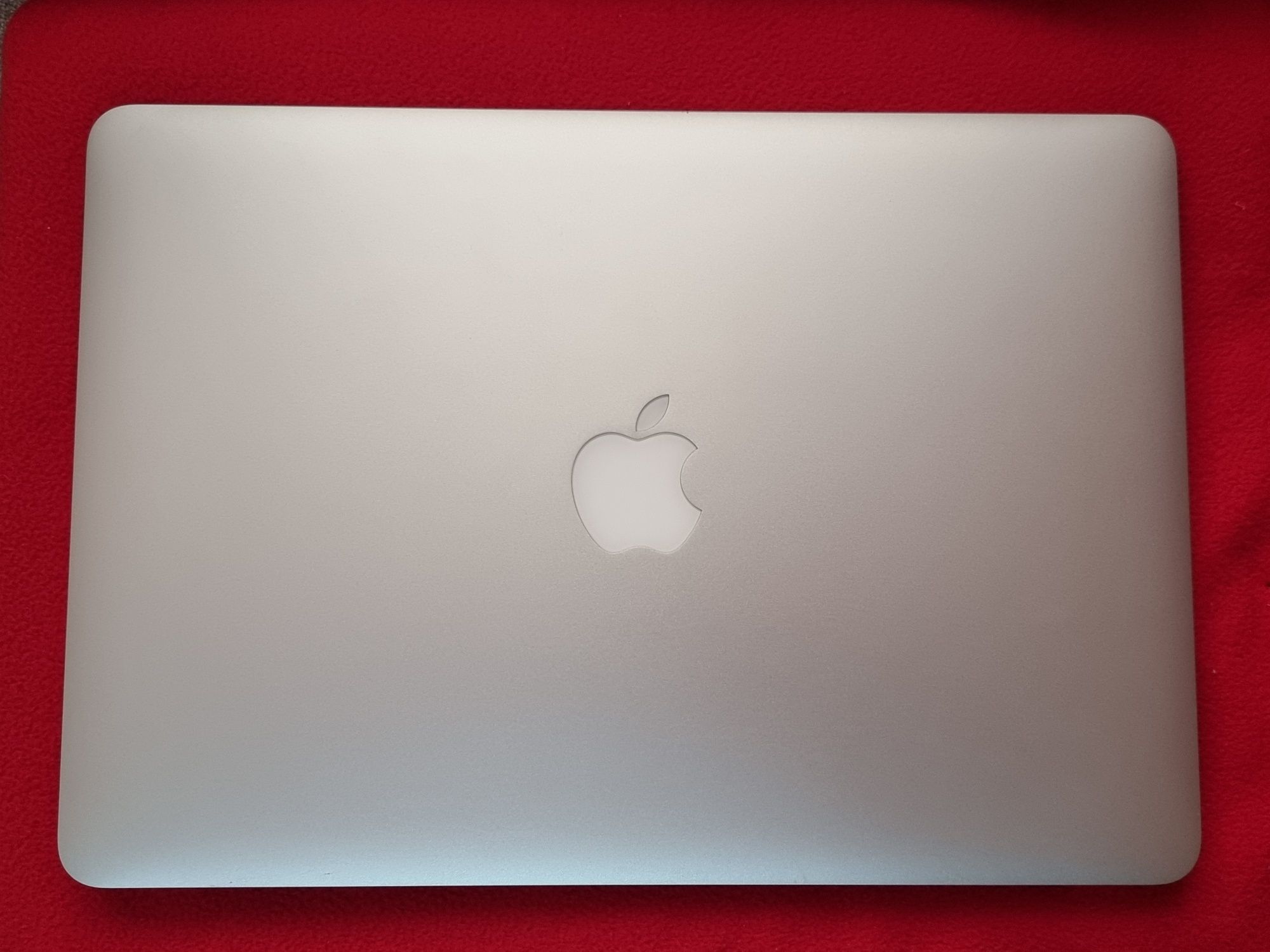 MacBook Air 13, 2013, Core i5, 1.6 Ghz, 4Gb Ram, SSD 128Gb, Impecabil.
