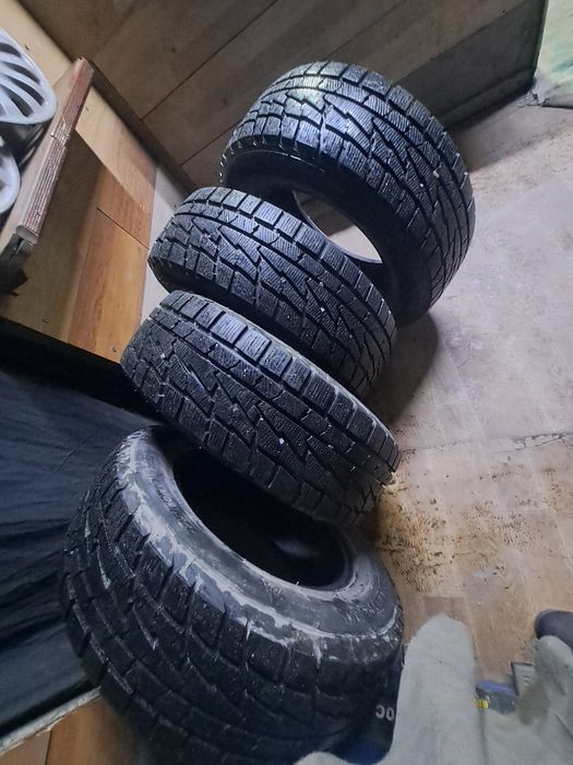 Продам зимние шины комплект