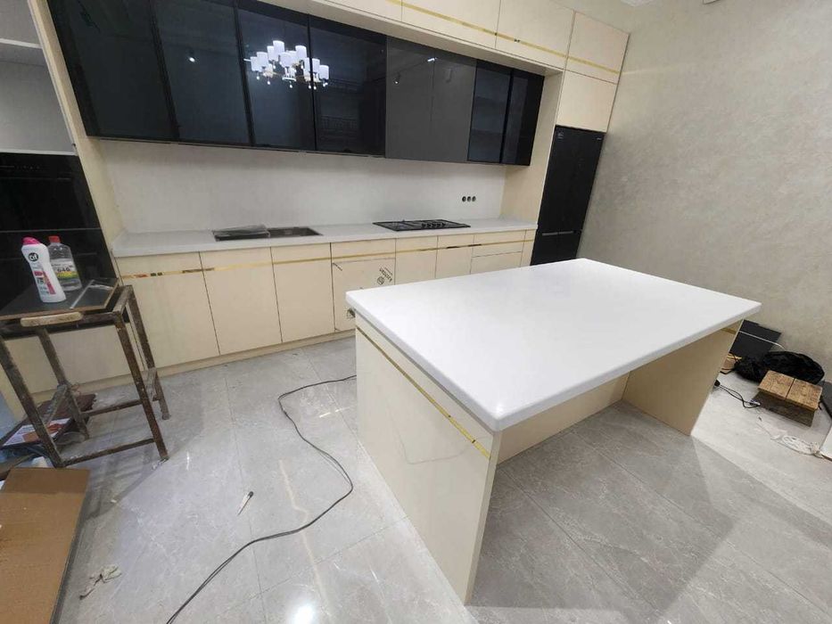 Столешница на кухню из кварца, акрила. Остров, барные стойки, раковины
