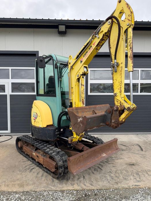 Miniescavator yanamr 2,8 tone