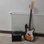 Chitara bas cu amplificator rocktile
