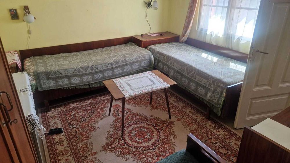 Подарявам диван в много добро състояние и две ъглови легла с ракла