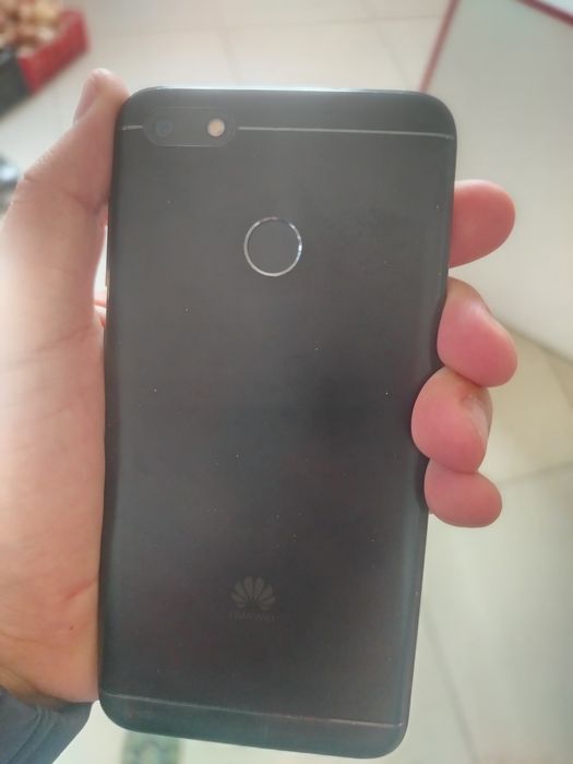 Хуавей заряд алып тұр қосылады бірақ экраны істемейді.