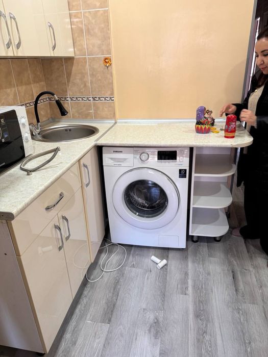 Продается встроенный мебель прихожая и для кухни