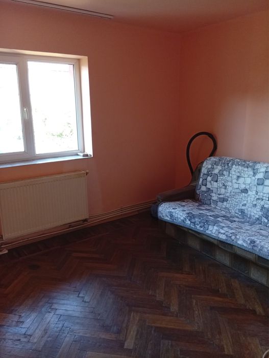 Apartment cu 2 camere,decomandat la vile Savinești cu boxa si gradina.