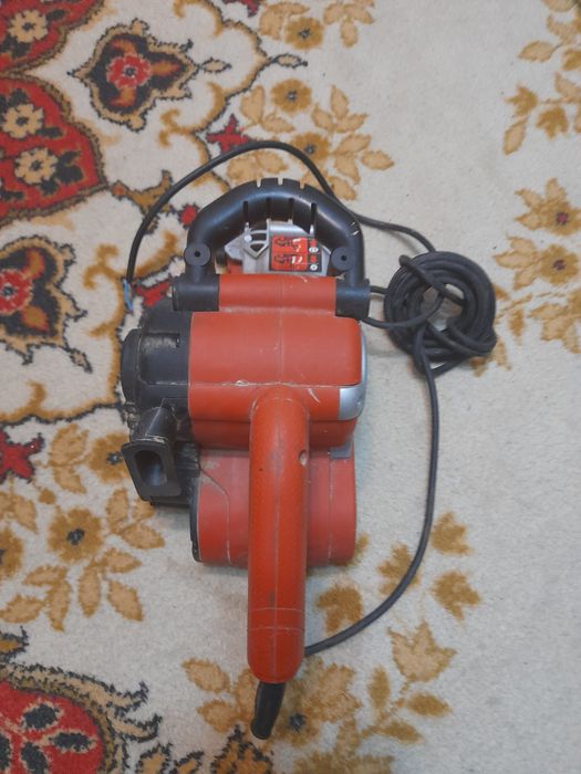 Лентов шлаиф Black&Deker